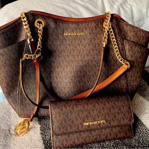 Michael Kors Jet Set Shoulder Bag and trifold matching wallet